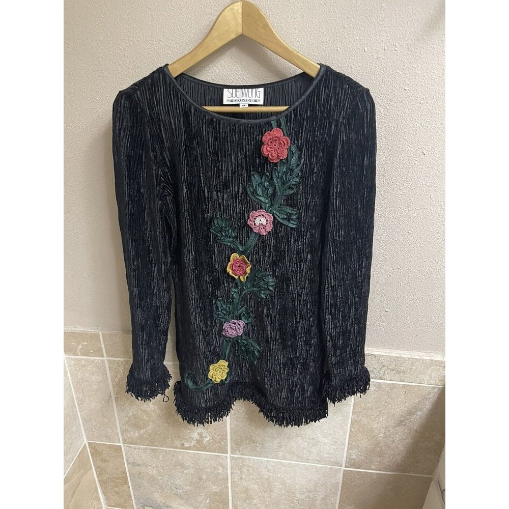 90s Vintage Sue Wong Black Crinkle top crocheted flowers size Medium